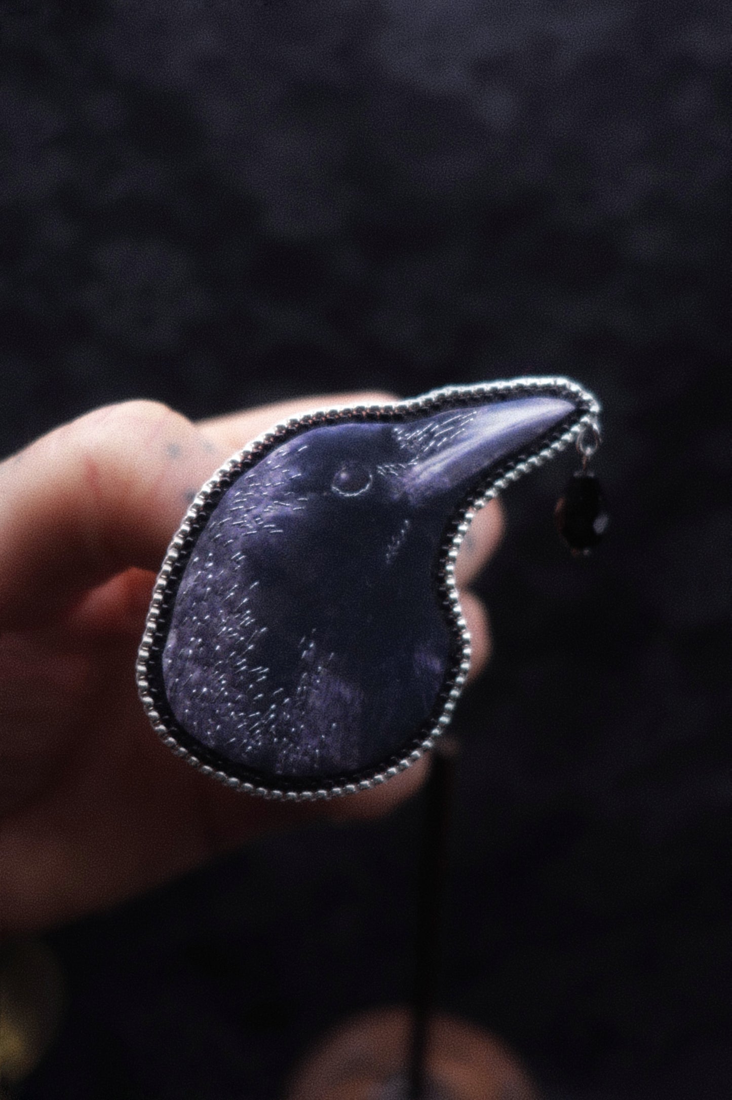 Broche tête de corbeau