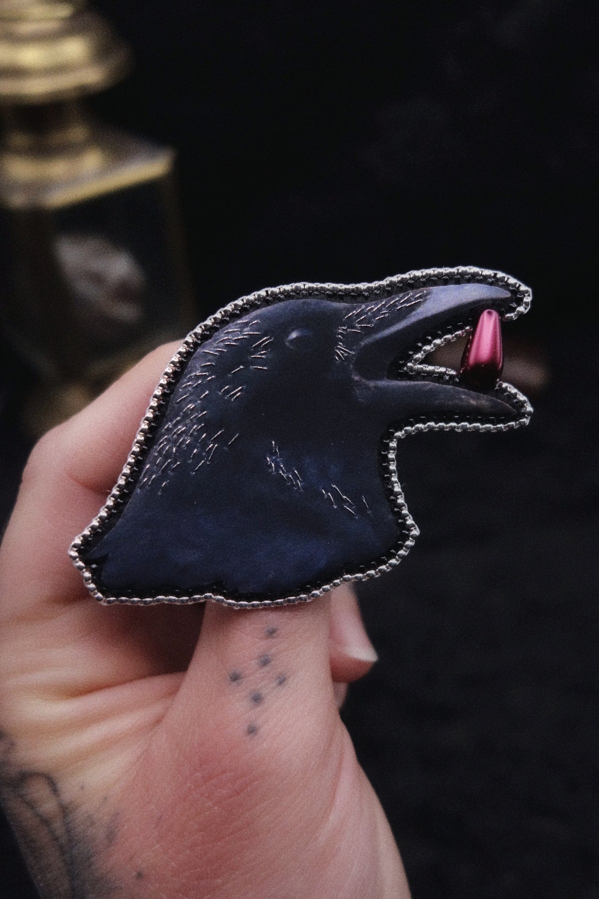 Broche corbeau