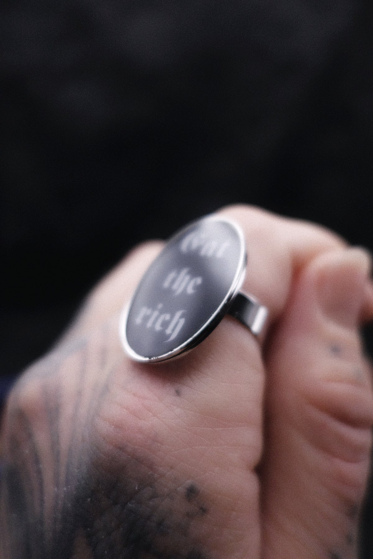Bague "eat the rich"