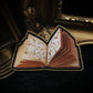 Broche livre