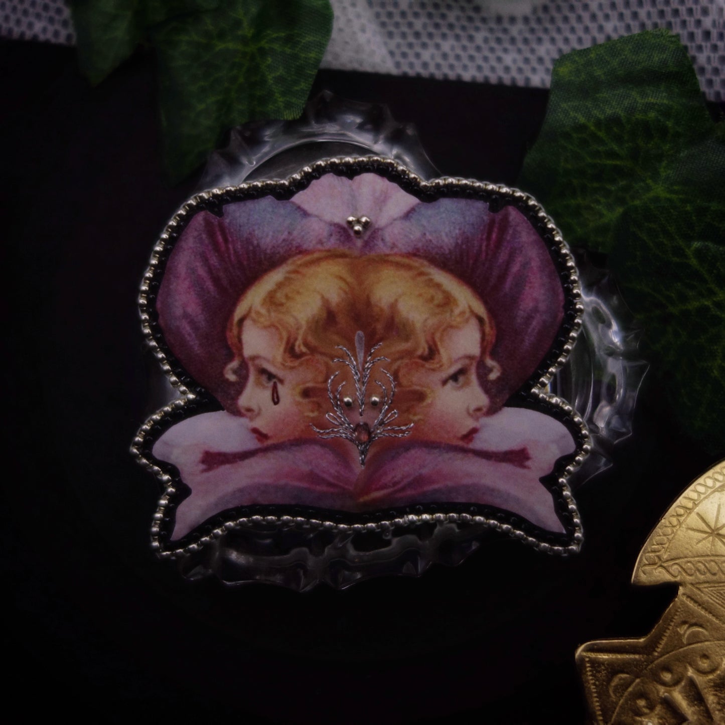 Broche double tête fleurie