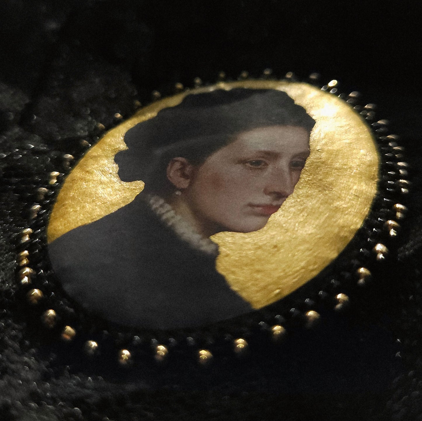 Broche portrait