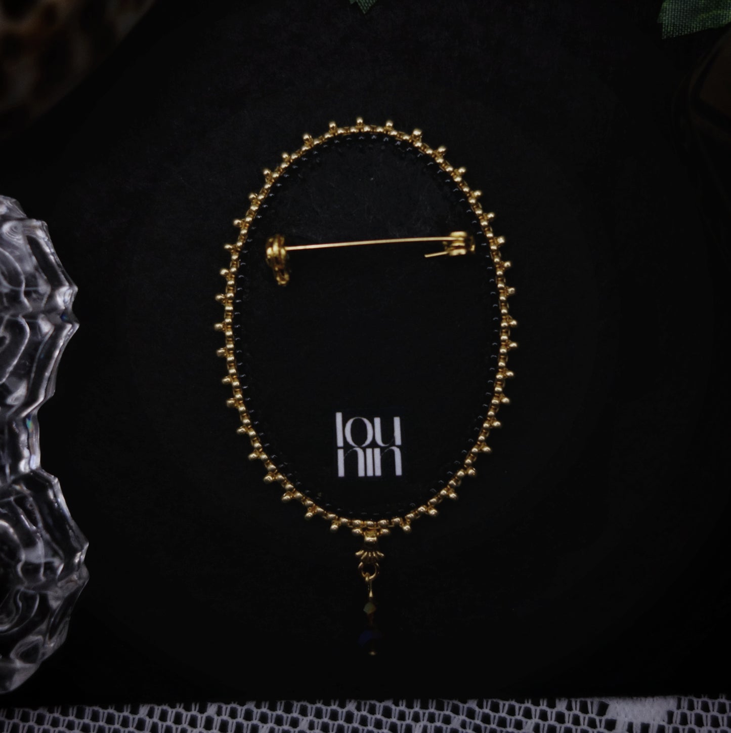 Broche crâne de corbeau