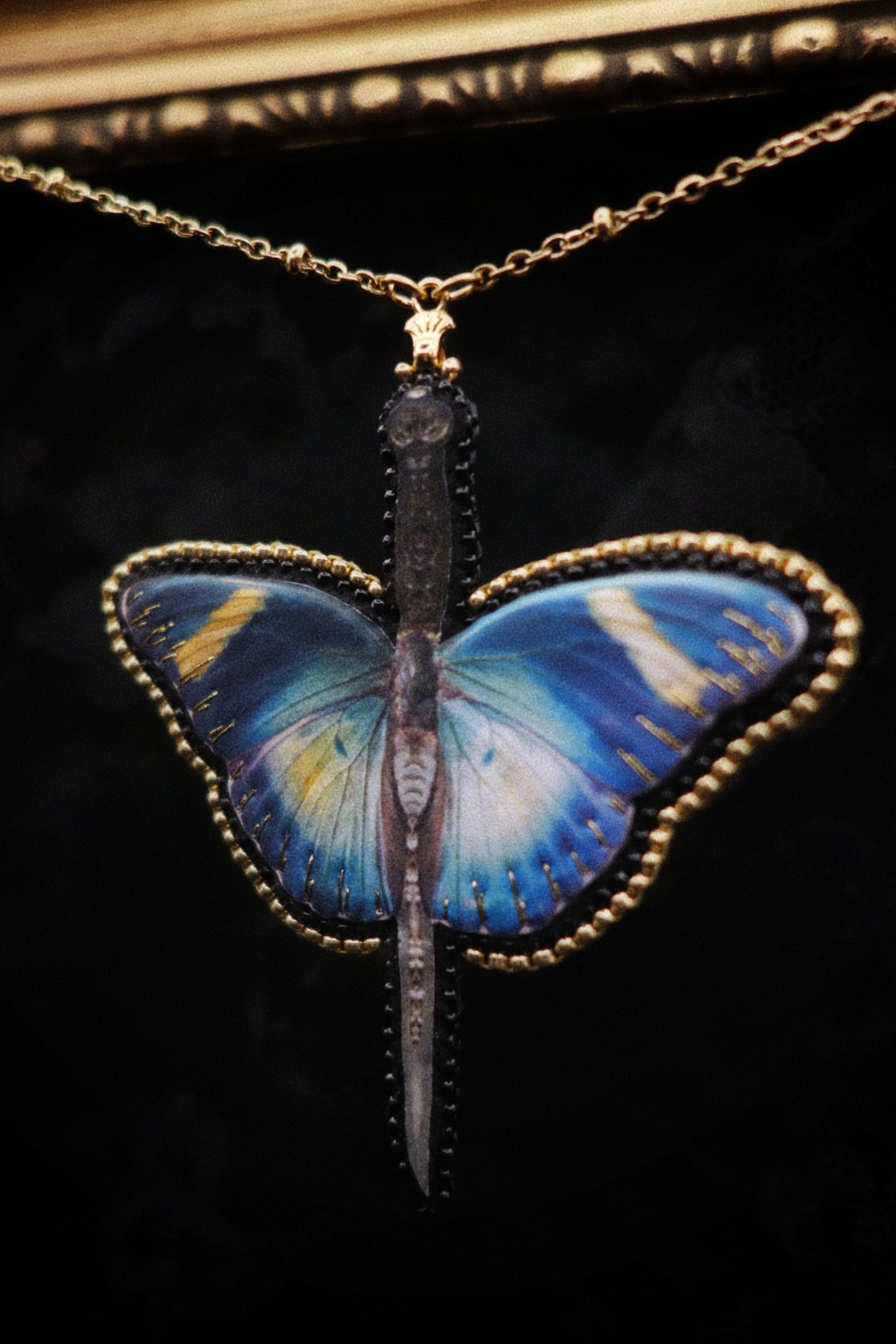 Collier papillon épée
