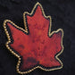 Broche feuille "eat the rich"