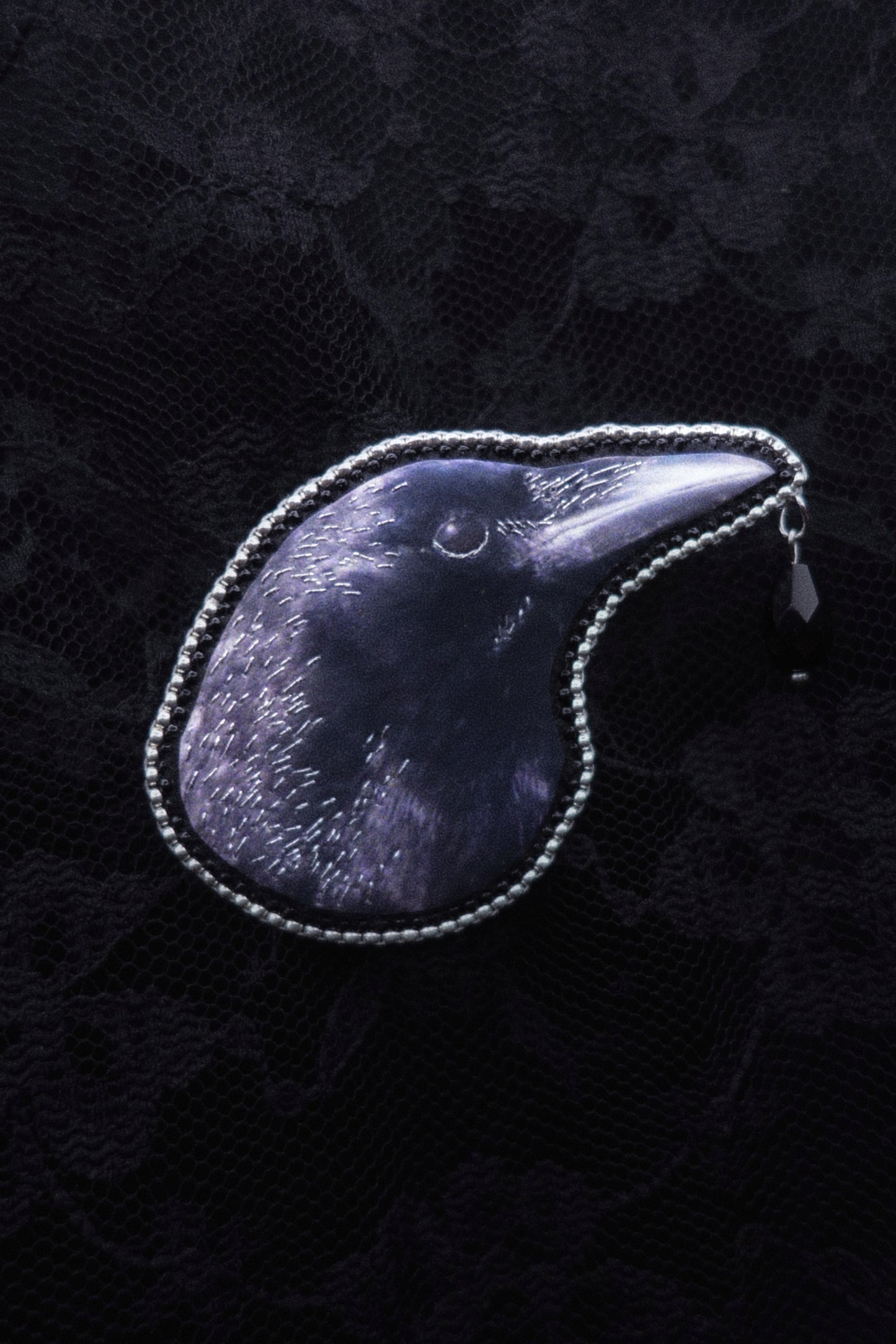 Broche tête de corbeau