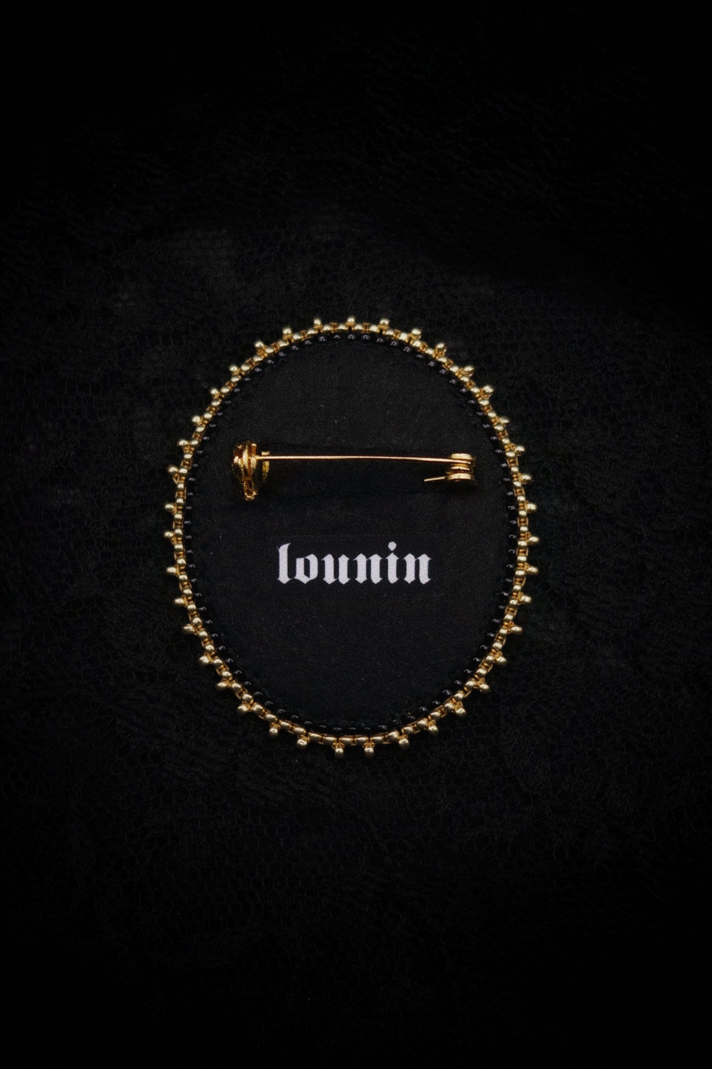Broche mains et flamme