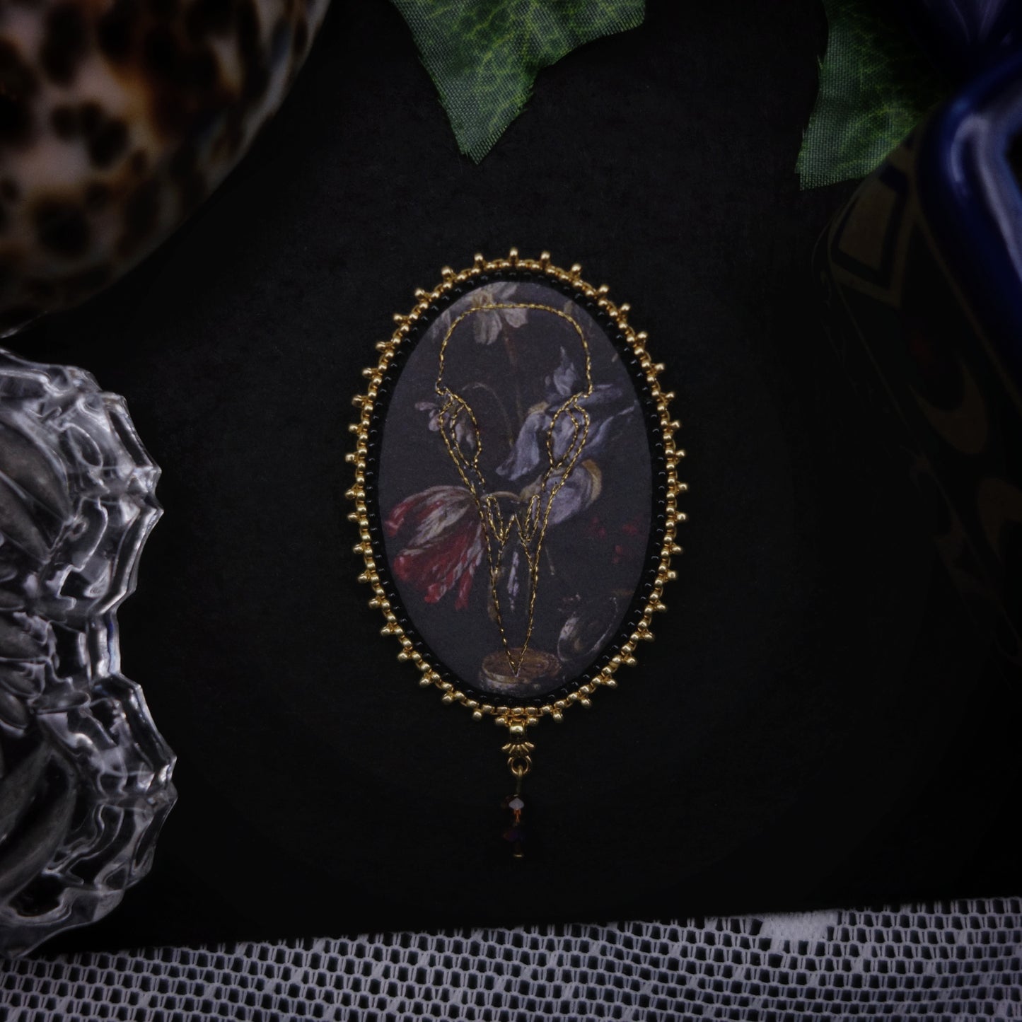 Broche crâne de corbeau