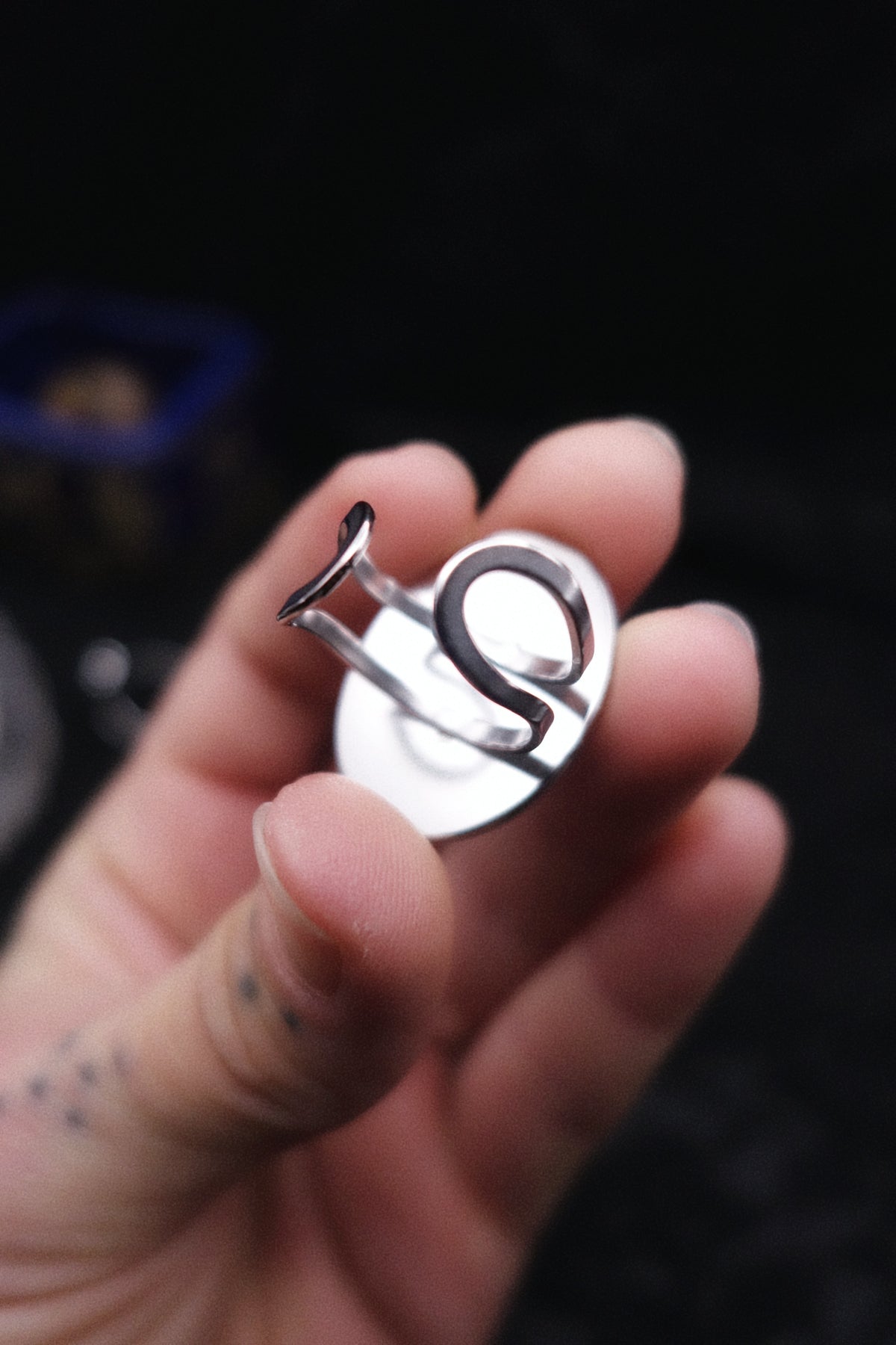 Bague main votive