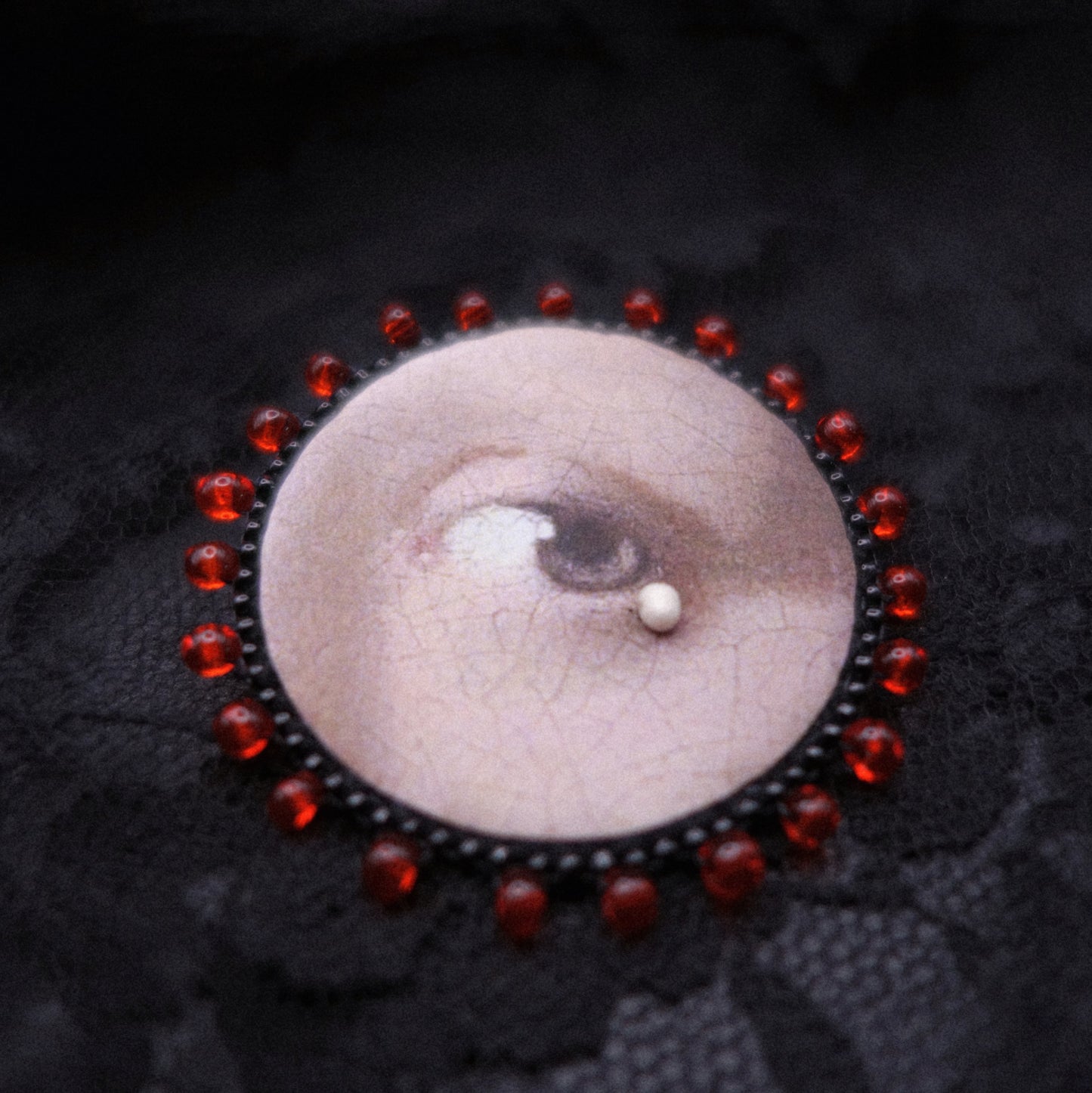 Broche œil -- vide atelier