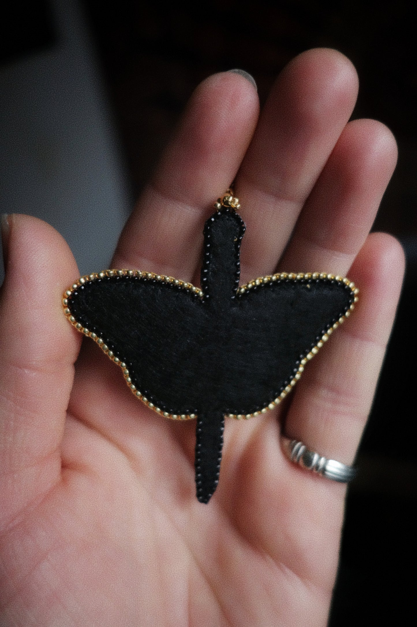 Collier papillon épée