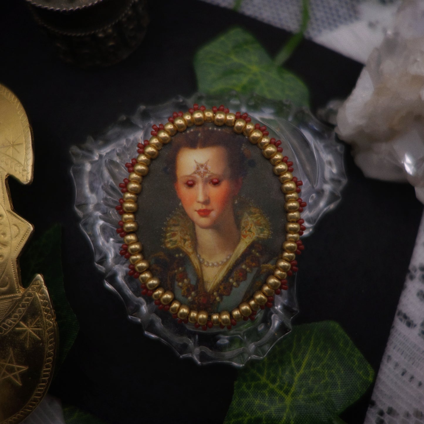 Broche portrait -- vide atelier