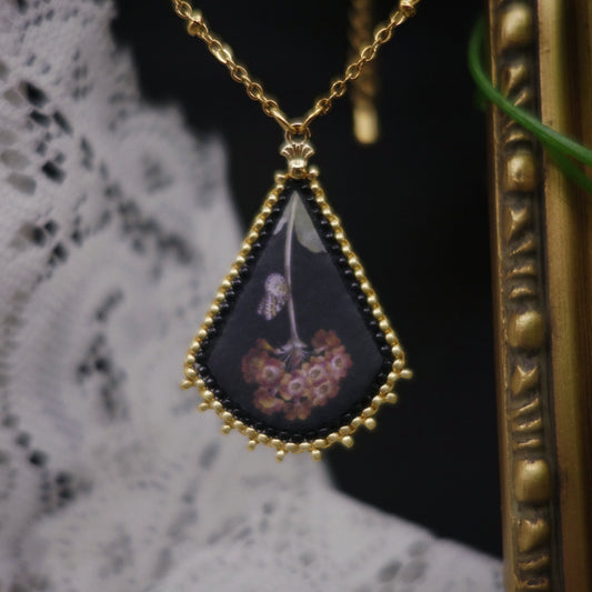Collier fleur et papillon
