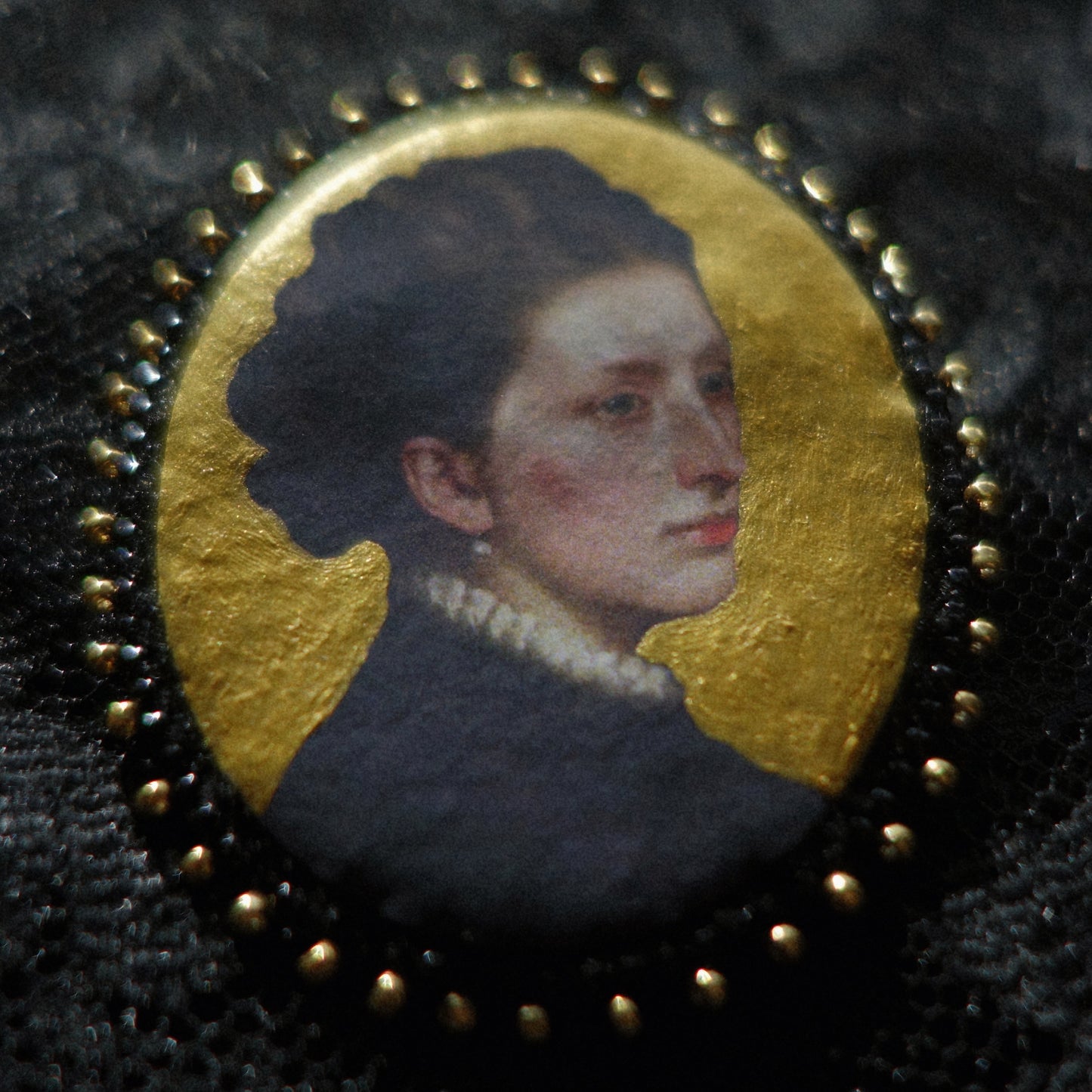Broche portrait
