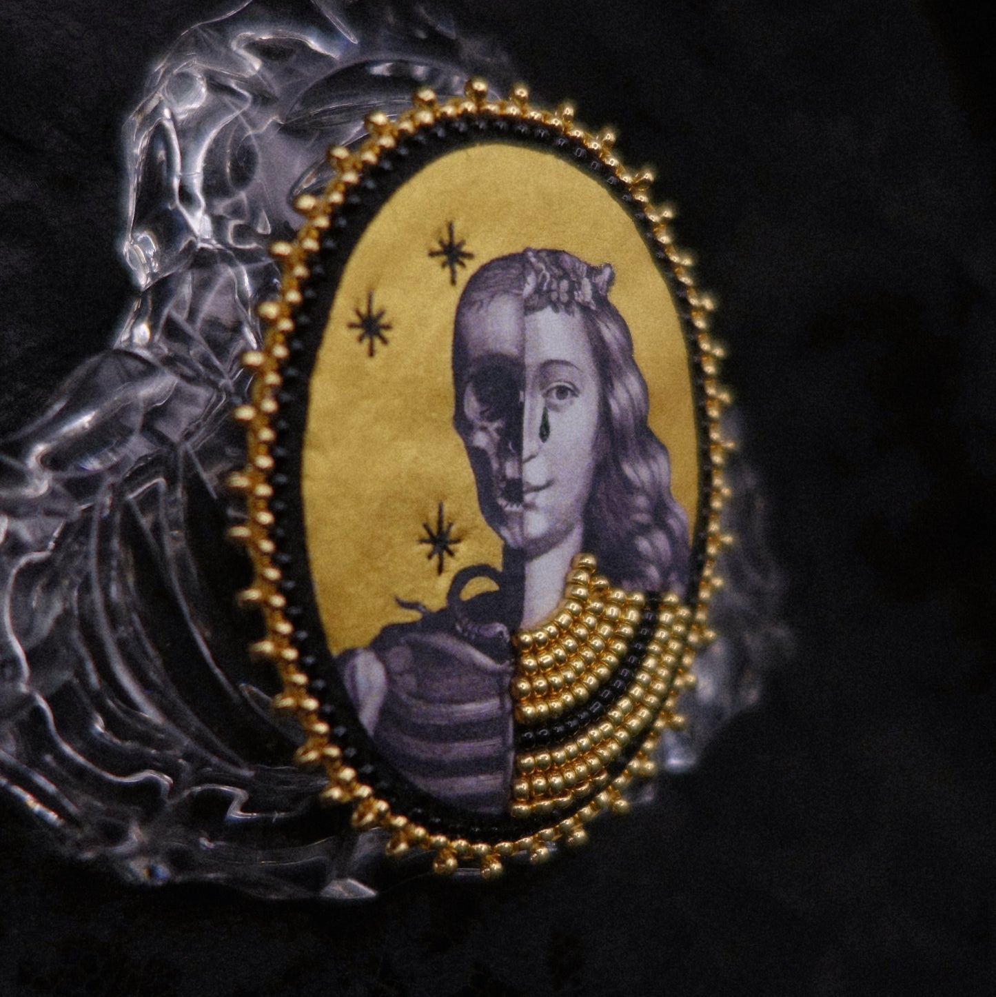 Broche gravure