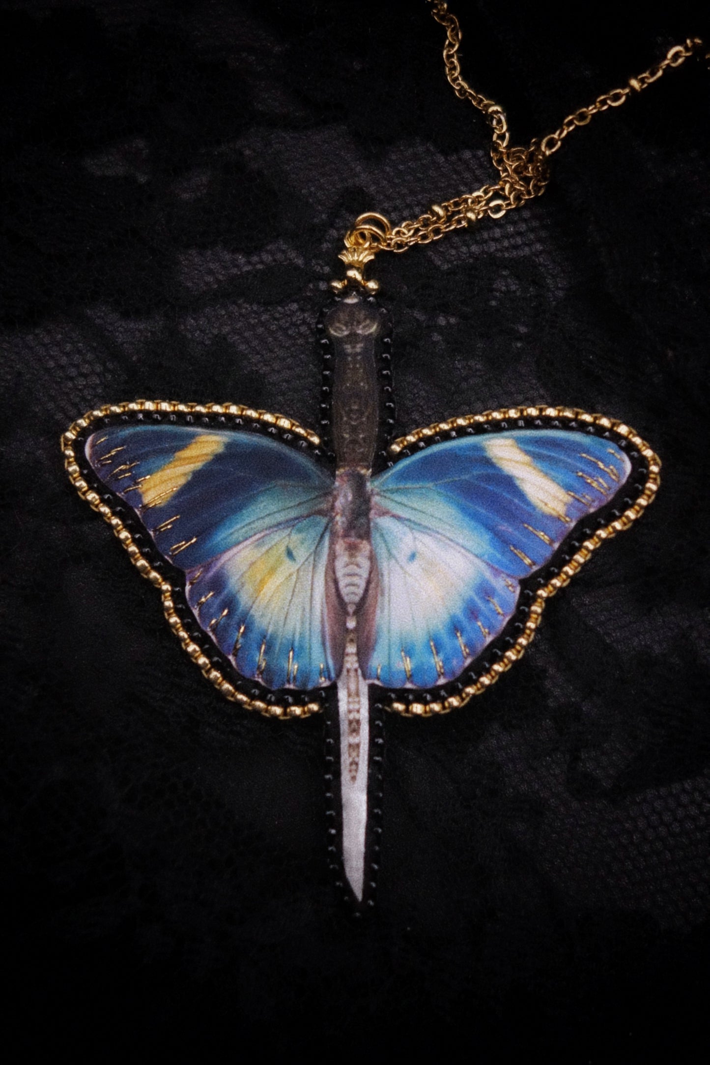 Collier papillon épée