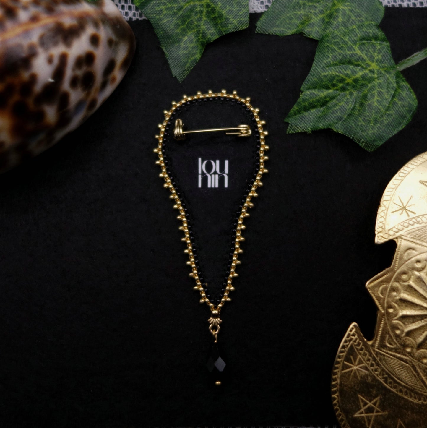 Broche crâne de corbeau