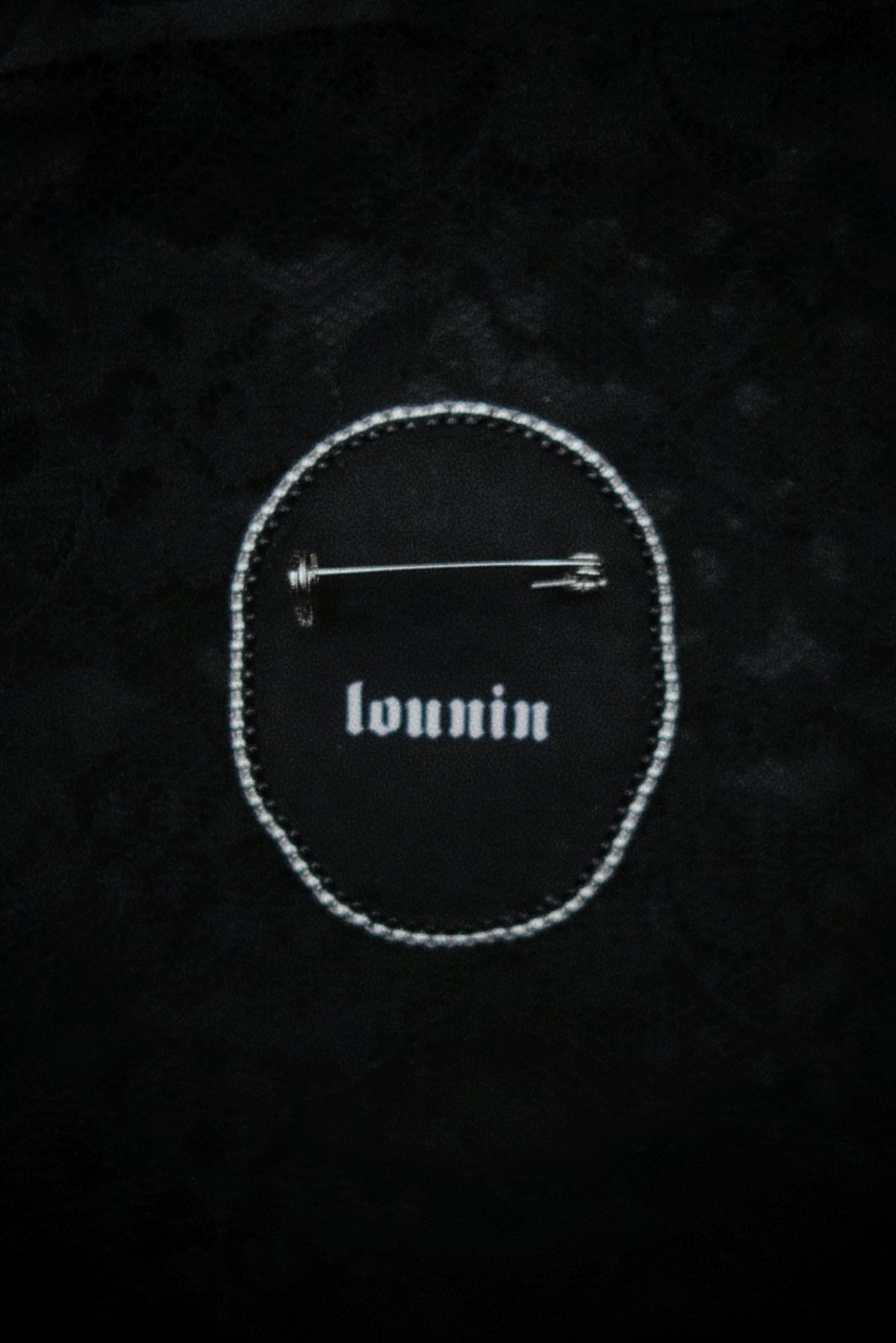Broche tête de poupée